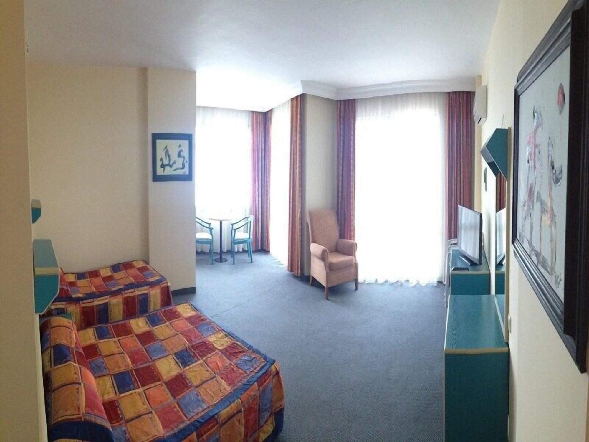 Merlin Beach Park Hotel Tosmur エクステリア 写真
