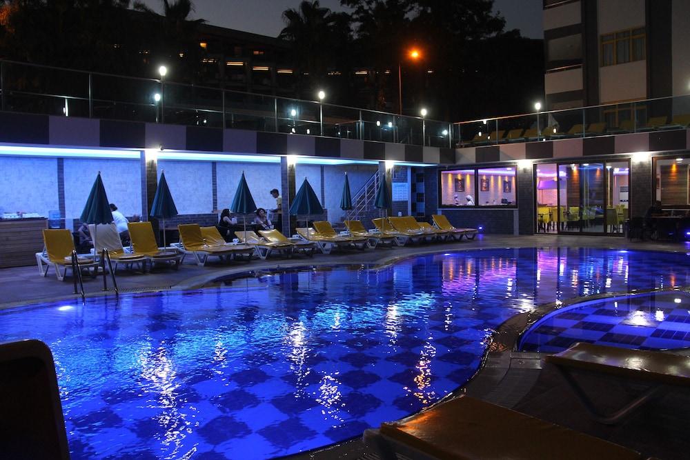 Merlin Beach Park Hotel Tosmur エクステリア 写真